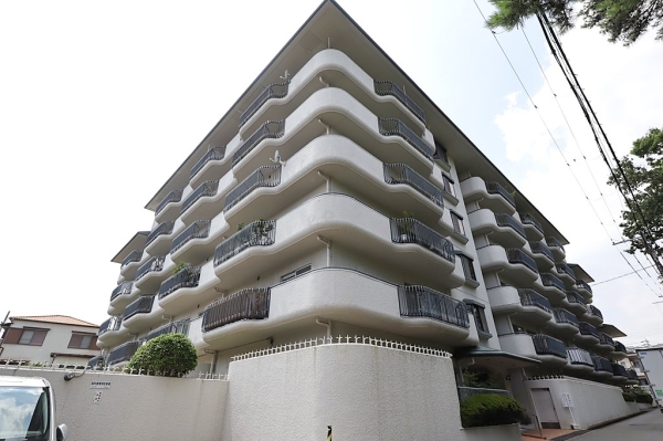 西宮市松風町 中古マンション外観写真